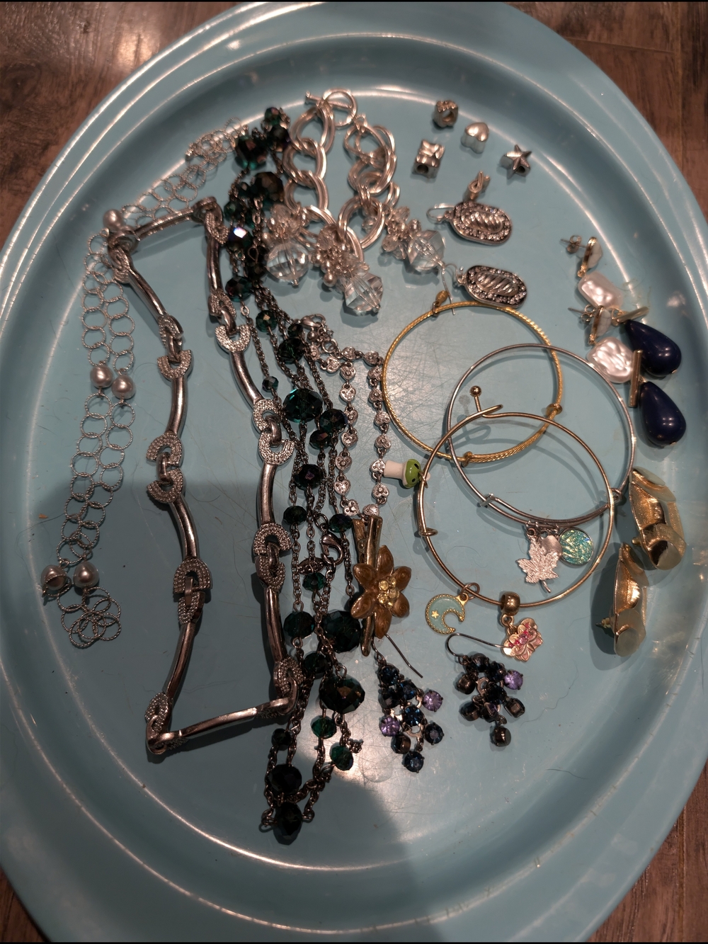 Women s Jewelry Lot - Gold & Green Accent Pieces